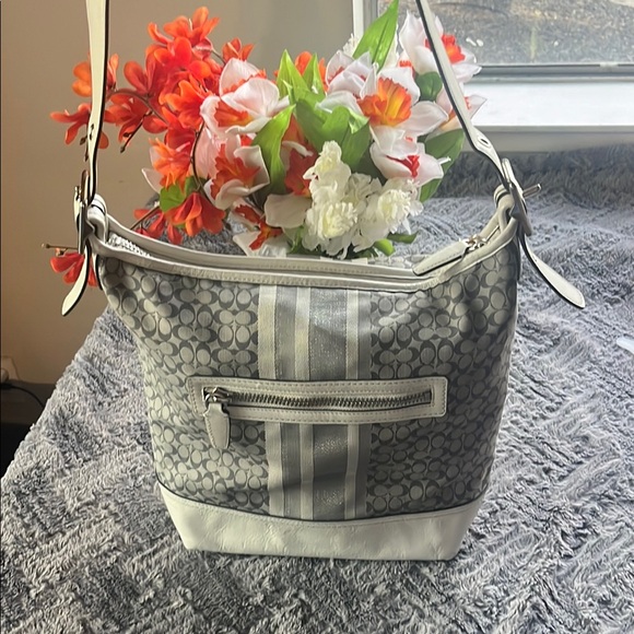 Coach Gray and White Geometric Shoulder Bag - Picture 3 of 17